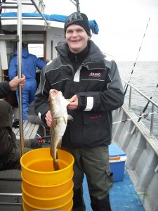 Den sista fisken som någon fick upp var Anders. Den största torsken på hela båten, Anders blev riktigt nöjd!