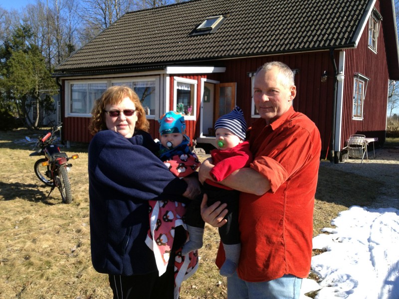 I Dalsland med kusinen Axel, mormor och morfar