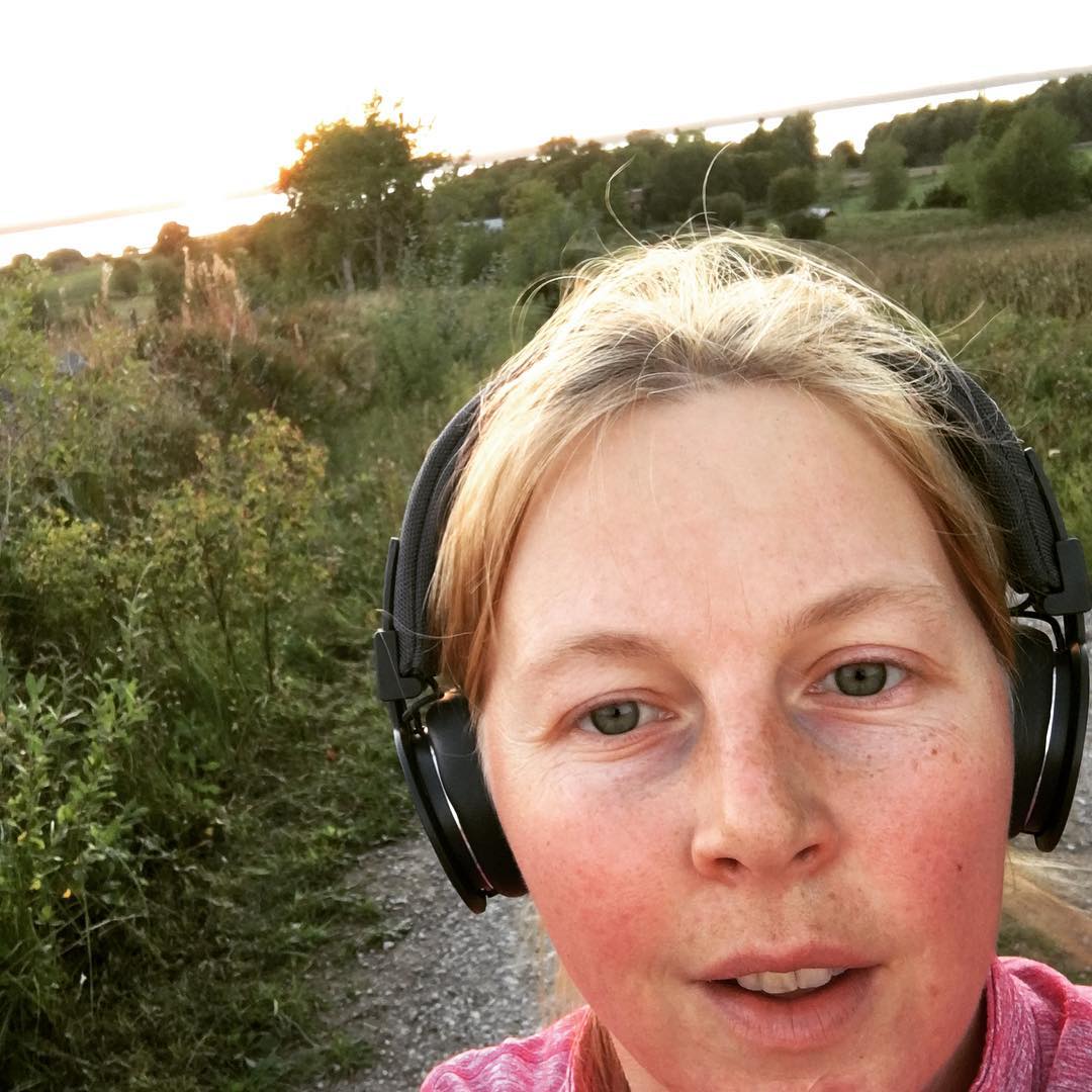 Skön promenad ikväll med Maja i barnvagnen.